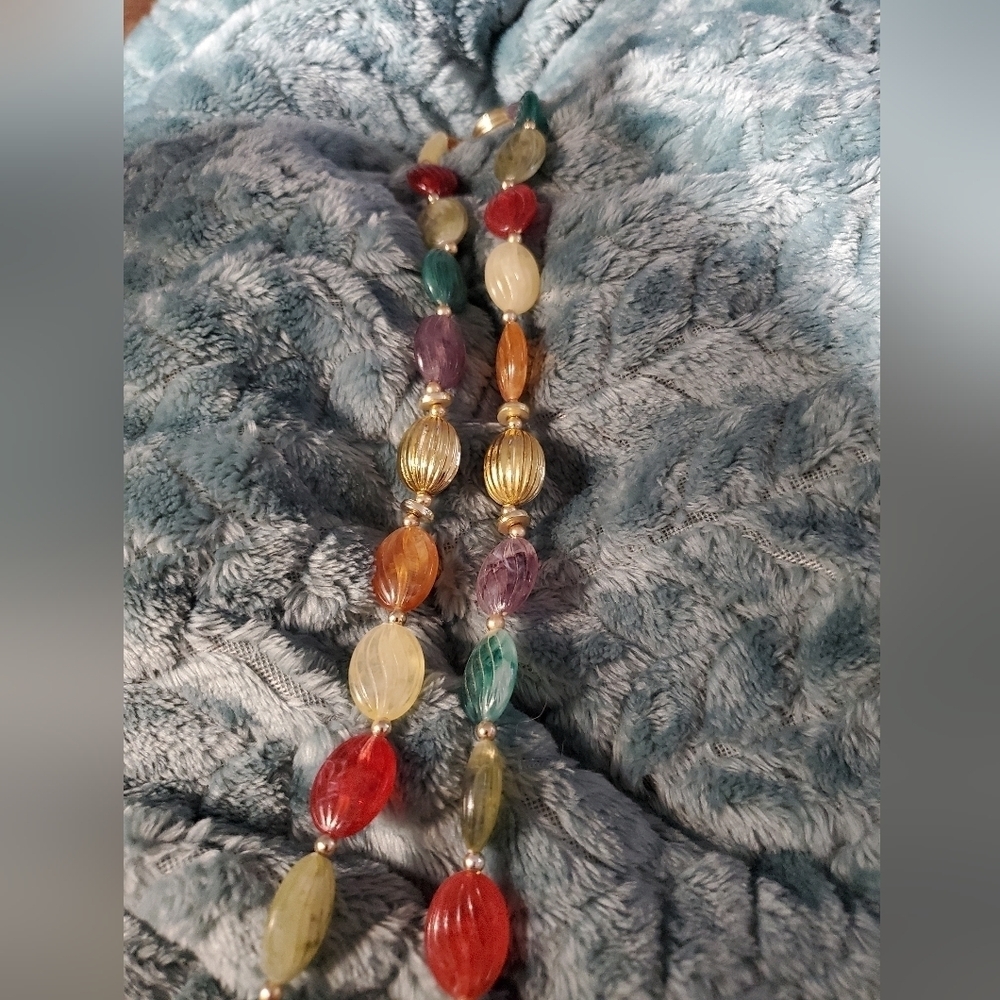 Costume Jewlery Necklace - Picture 2 of 4